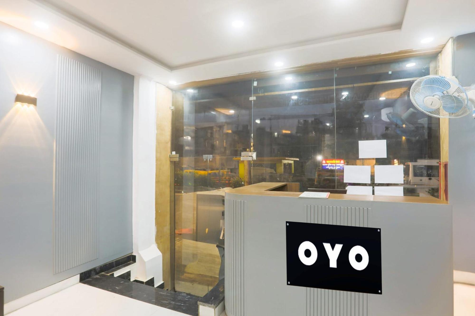 Hotel O S Grand Prayagraj Esterno foto