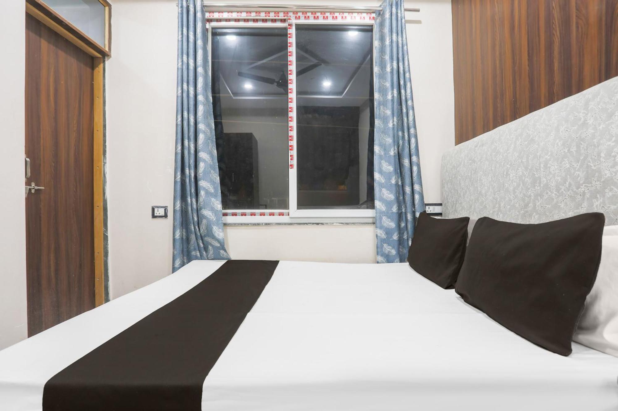 Hotel O S Grand Prayagraj Esterno foto